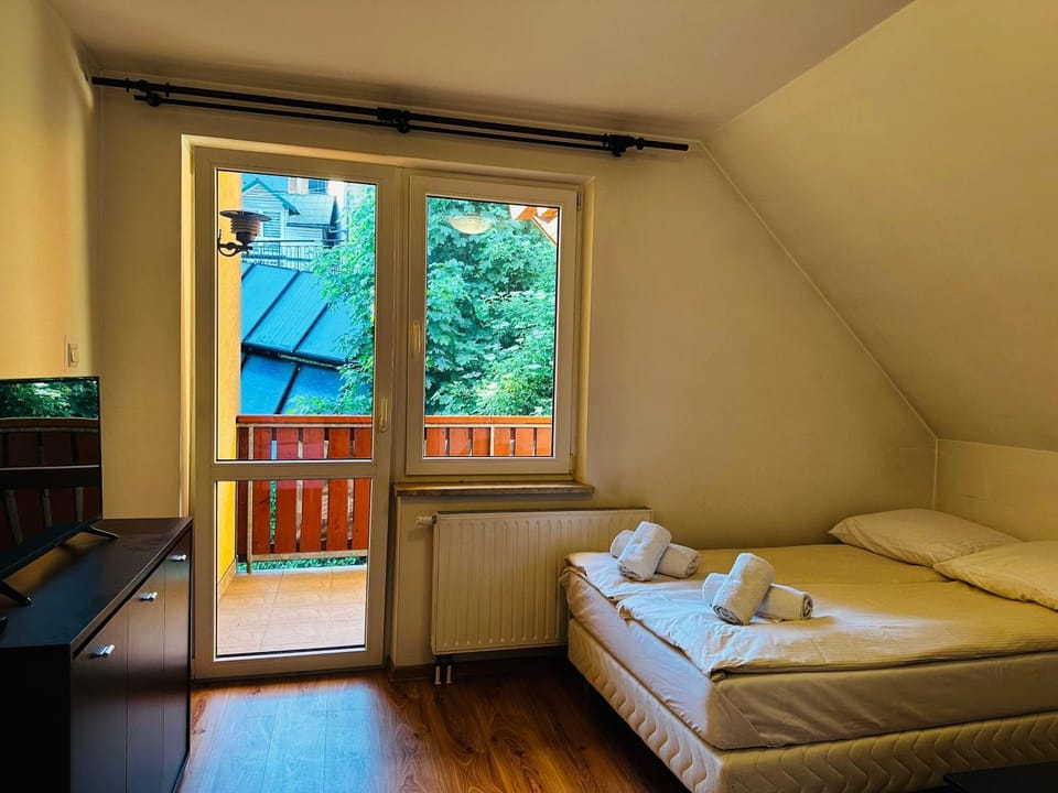 Bed, Balcony/Terrace, Photo of the whole room, Bedroom, towels