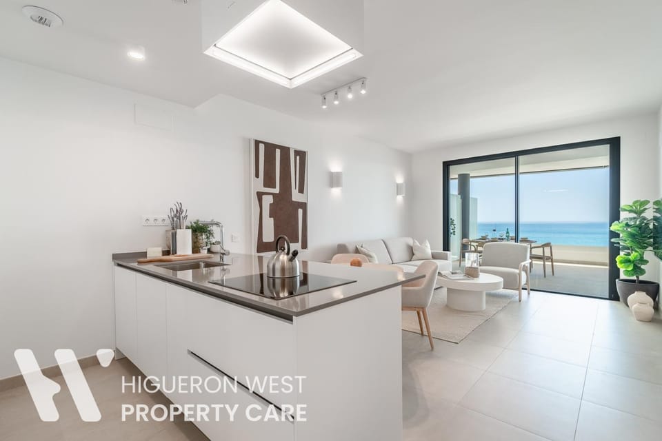 Seating area, Dining area, Sea view