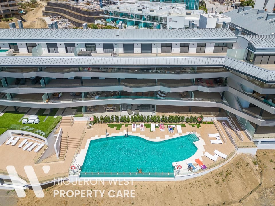 Property building, Day, Bird's eye view, Swimming pool, sunbed