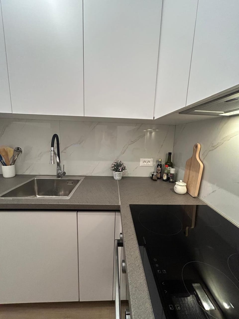 1 bedroom apartment in Makarska with free parking and secured parking on beach Apartment in Makarska