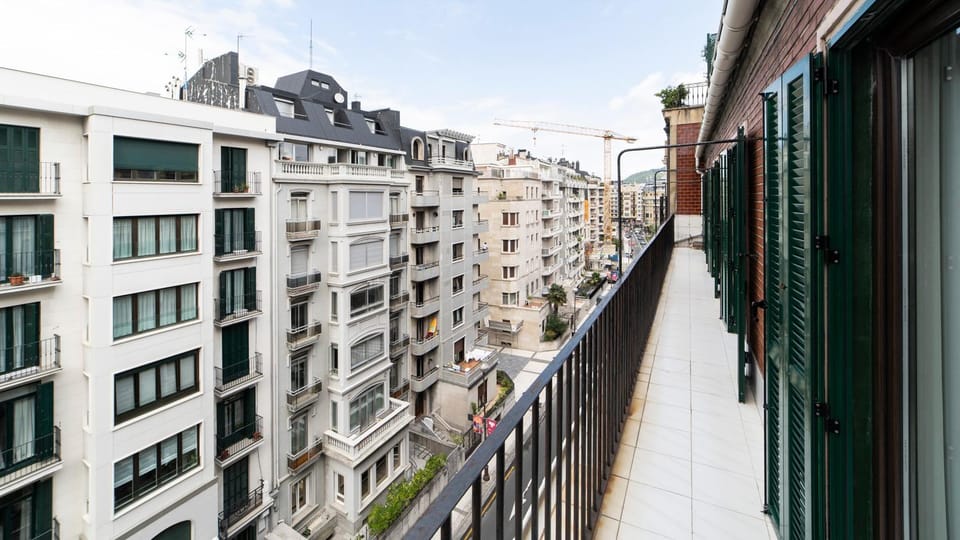 Concha Beach Apartment - SSHousing Apartment in San Sebastian