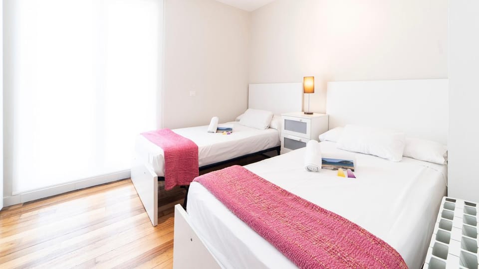 Concha Beach Apartment - SSHousing Apartment in San Sebastian