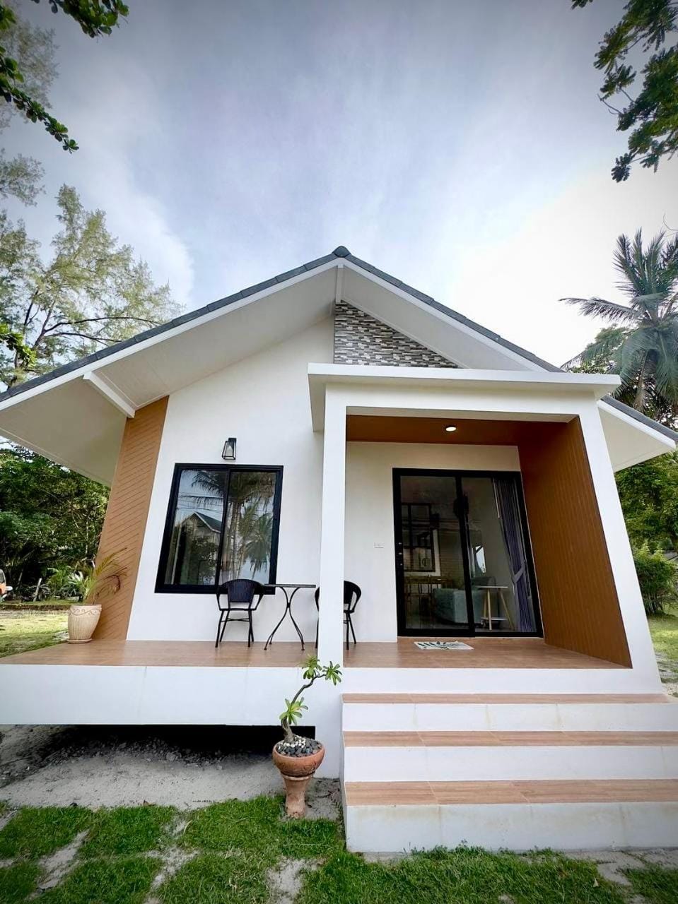 White Pearl 2BR Beachfront House Malibu Seaview House in Ko Pha-ngan Sub-district