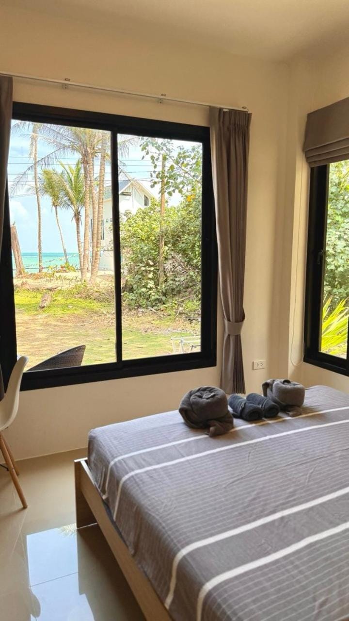 White Pearl 2BR Beachfront House Malibu Seaview House in Ko Pha-ngan Sub-district