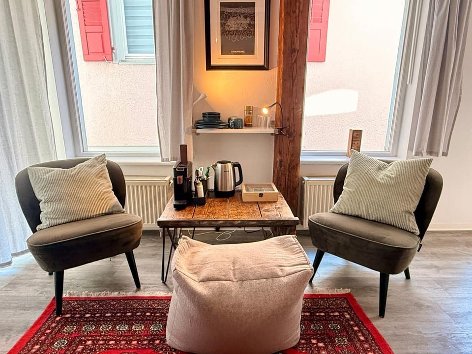 Coffee/tea facilities, Seating area