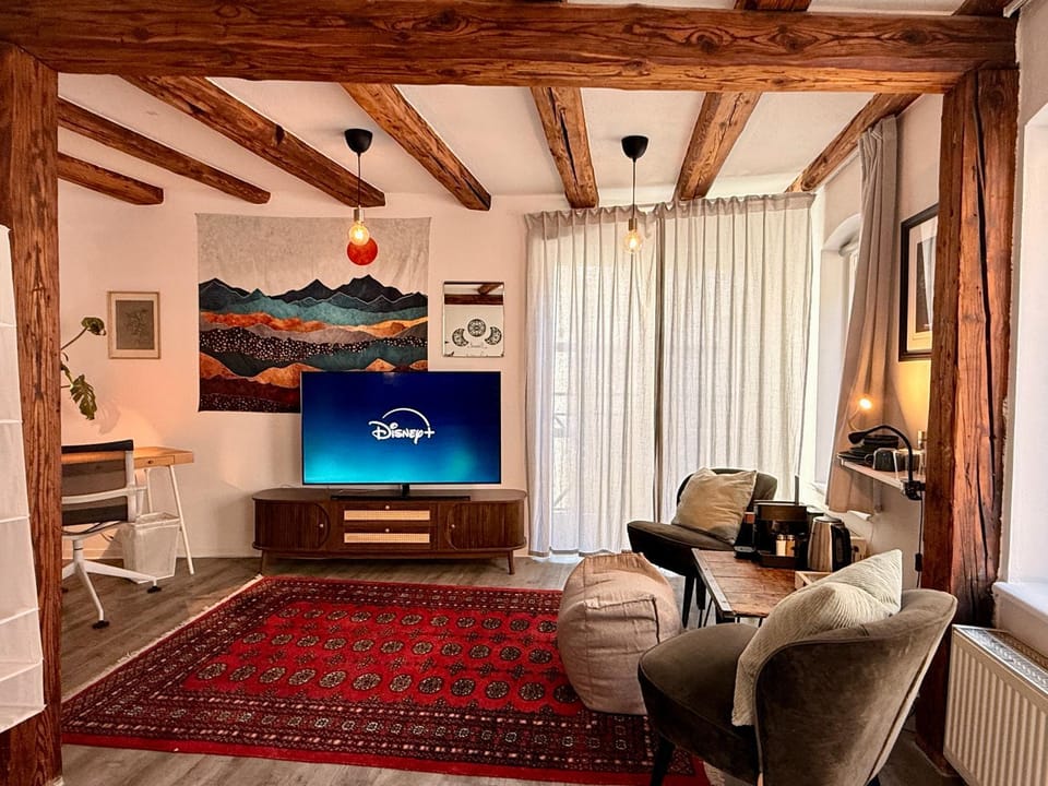 TV and multimedia, Business facilities, Decorative detail, Seating area