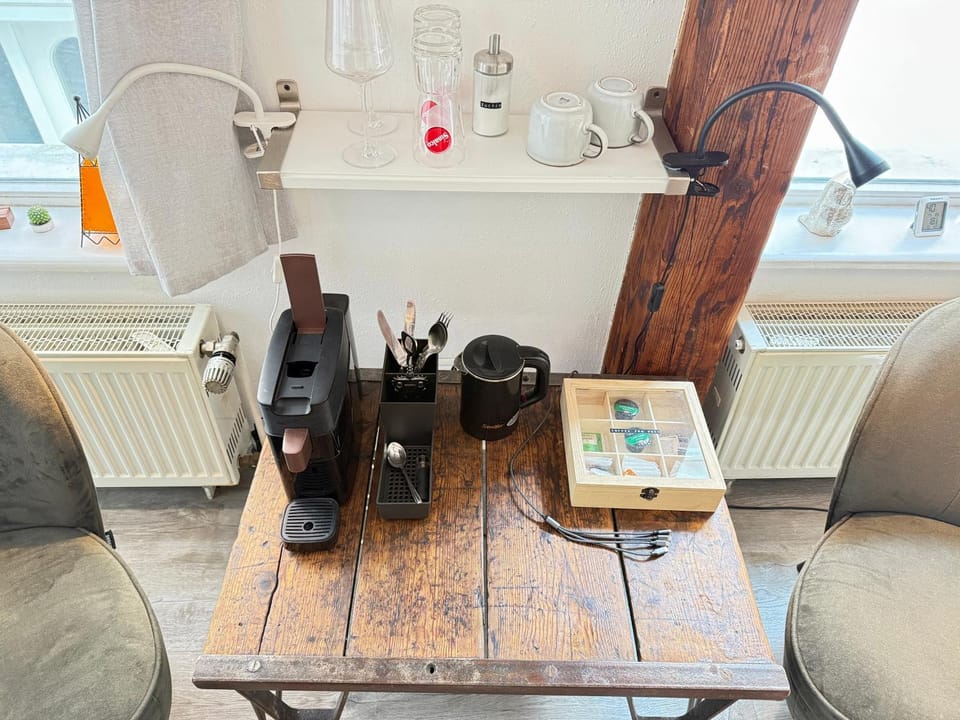 Coffee/tea facilities, Seating area