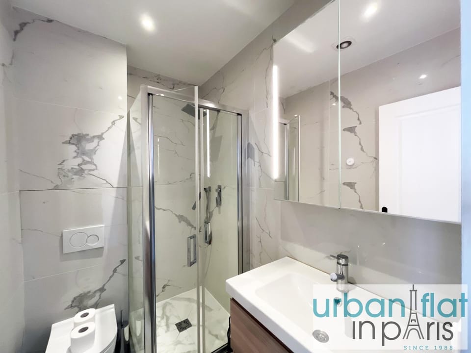 Urban Flat 108 - Classic Parisian 4 BDR Flat Apartment in Paris