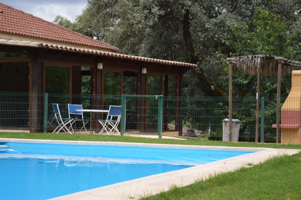 Property building, Garden view, Pool view, Swimming pool