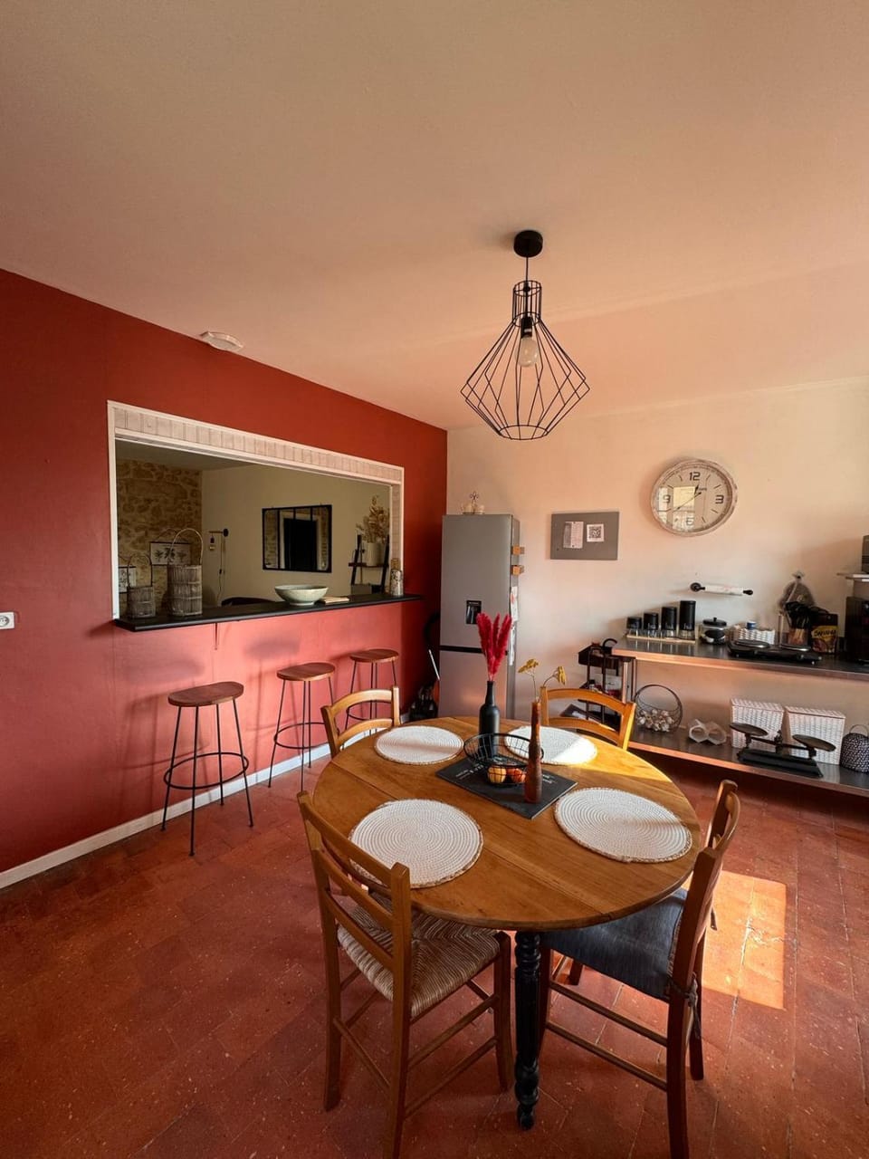 Kitchen or kitchenette, Dining area