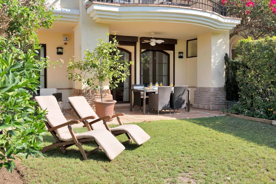 Property building, Garden, Garden view, sunbed