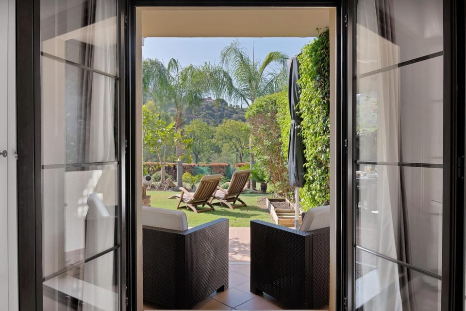 Garden, Seating area, Garden view, sunbed