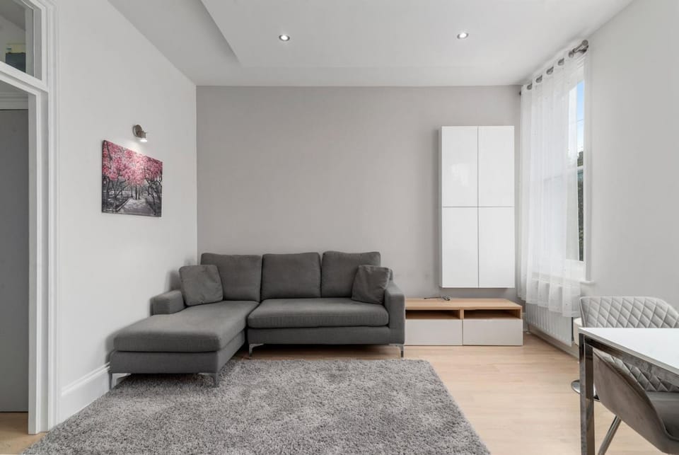 View (from property/room), Living room, Photo of the whole room, Seating area, Dining area, furniture, wardrobe