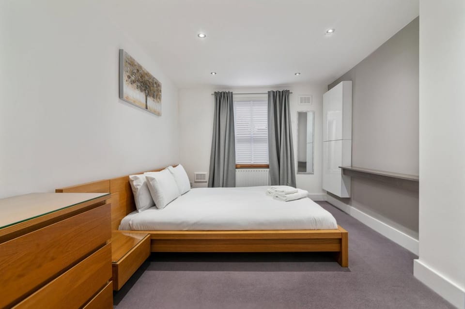 Bed, Photo of the whole room, Bedroom, towels, wardrobe