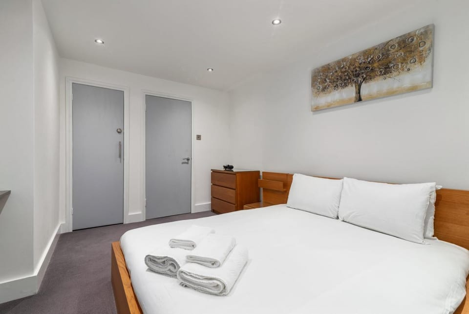Bed, Photo of the whole room, Bedroom, towels, wardrobe