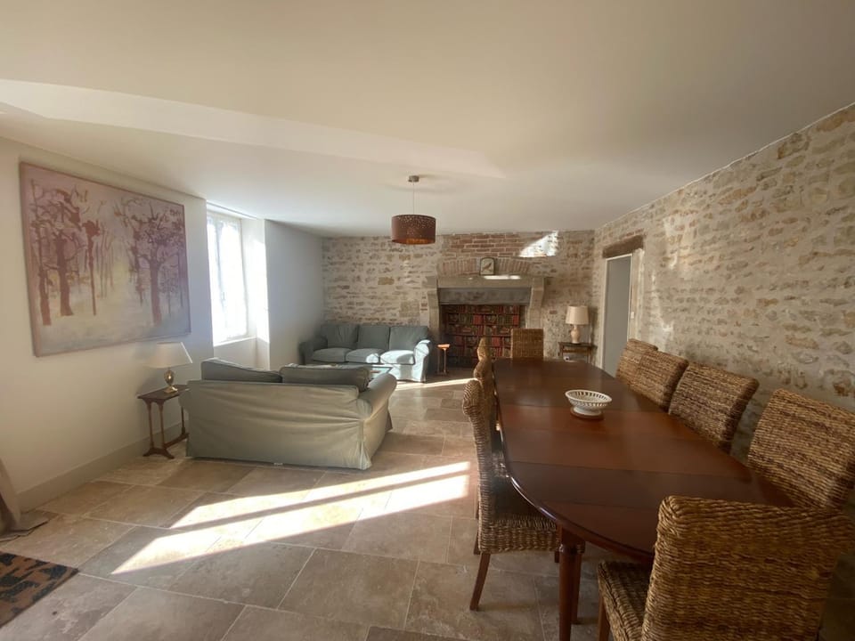 Seating area, Dining area