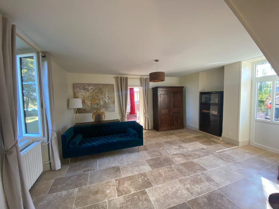 TV and multimedia, Living room, Seating area, wardrobe