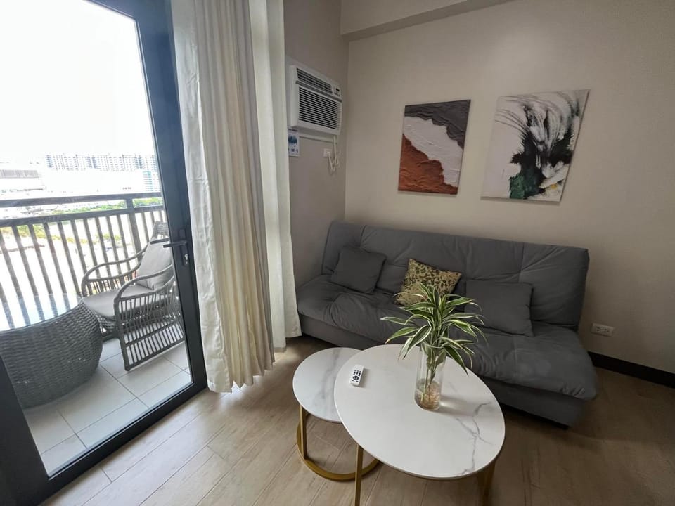 Gentry Manor Family Suite Balcony City View WiFi TV close to Okada 12B Apartment in Pasay