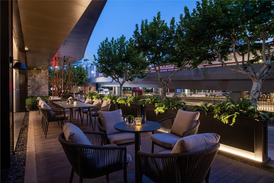 Restaurant/places to eat, Balcony/Terrace, Lounge or bar, Seating area