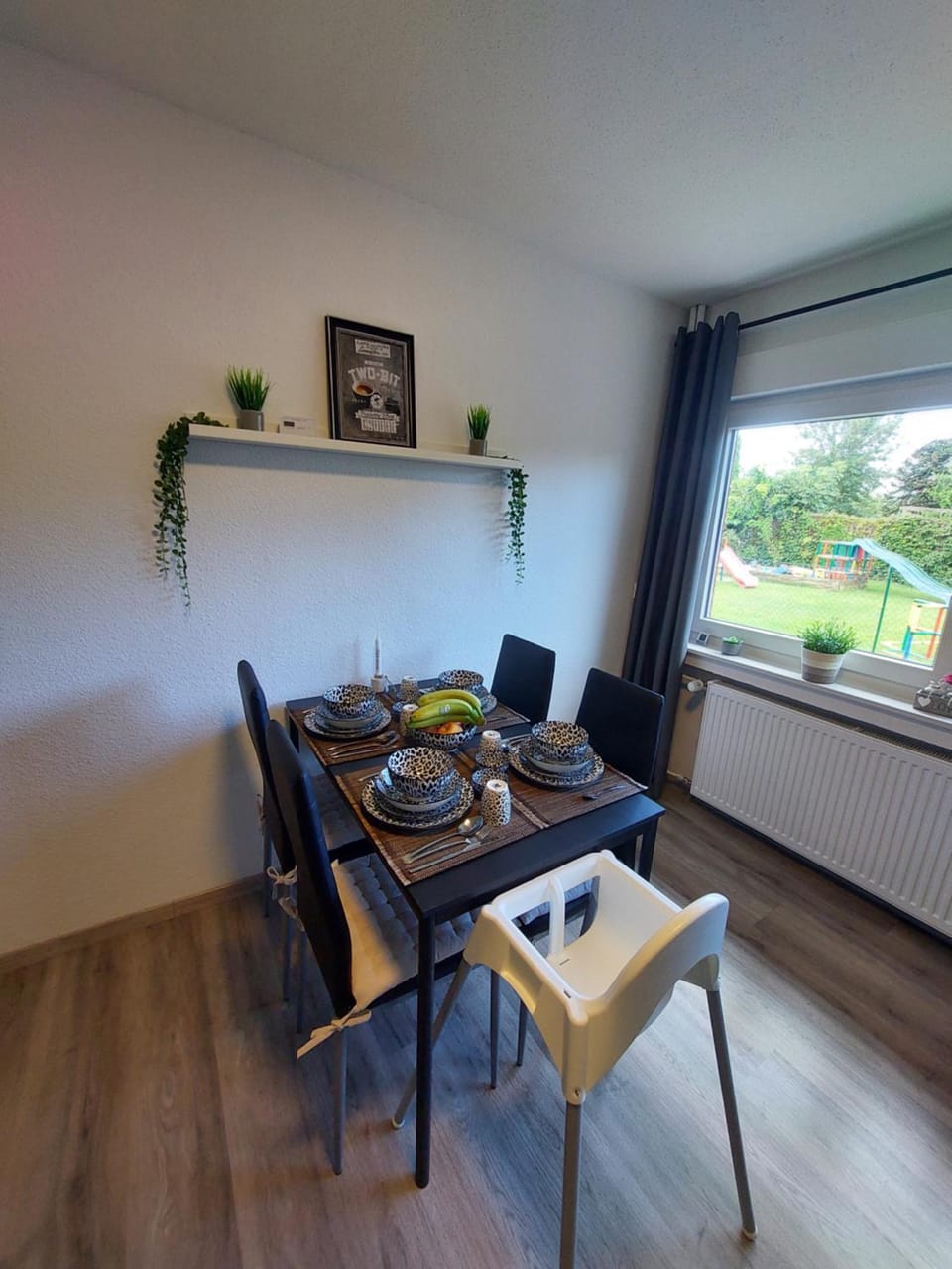 Seating area, Dining area
