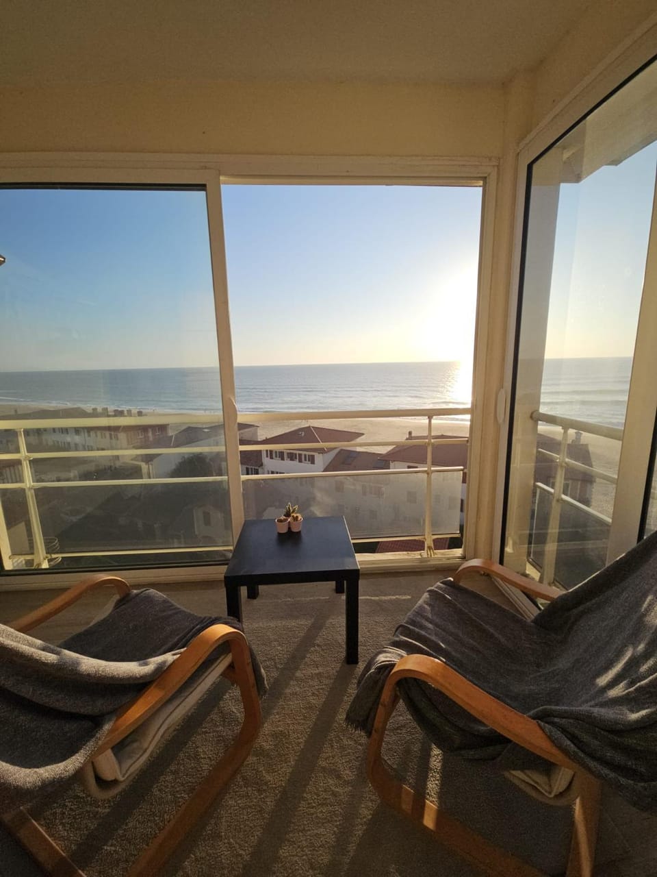 Day, View (from property/room), Balcony/Terrace, Living room, Sea view