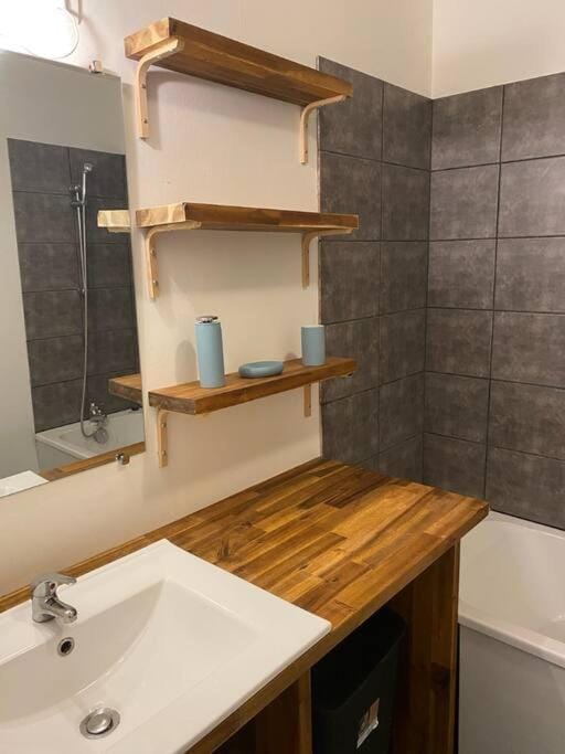 Appartement proche conservatoire hyper centre Apartment in Reims