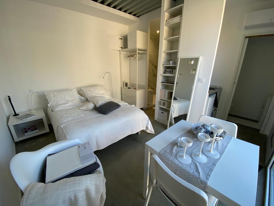 Seating area, Bedroom