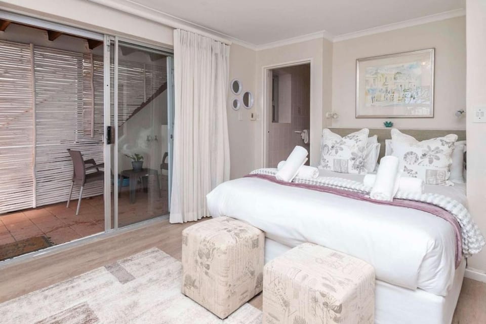 Sante Fe' Cottage Private 2-Bed Escape, Camps Bay Apartment in Camps Bay
