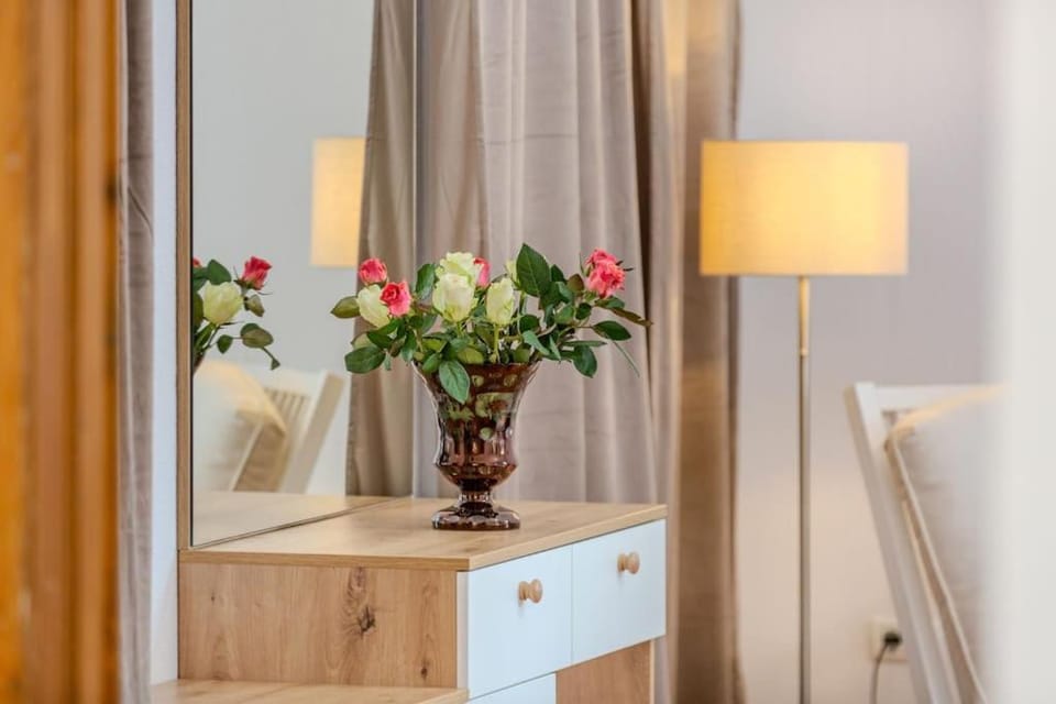 Katharina Gate Apartment by Kronstay Apartment in Brasov