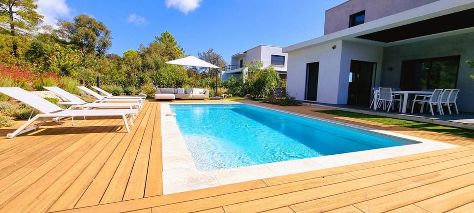 Villa Alba, 8 pers, piscine chauffée, 5 minutes plage Villa in Zonza