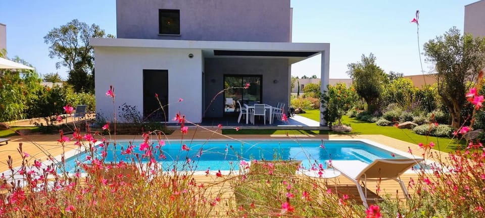 Villa Alba, 8 pers, piscine chauffée, 5 minutes plage Villa in Zonza