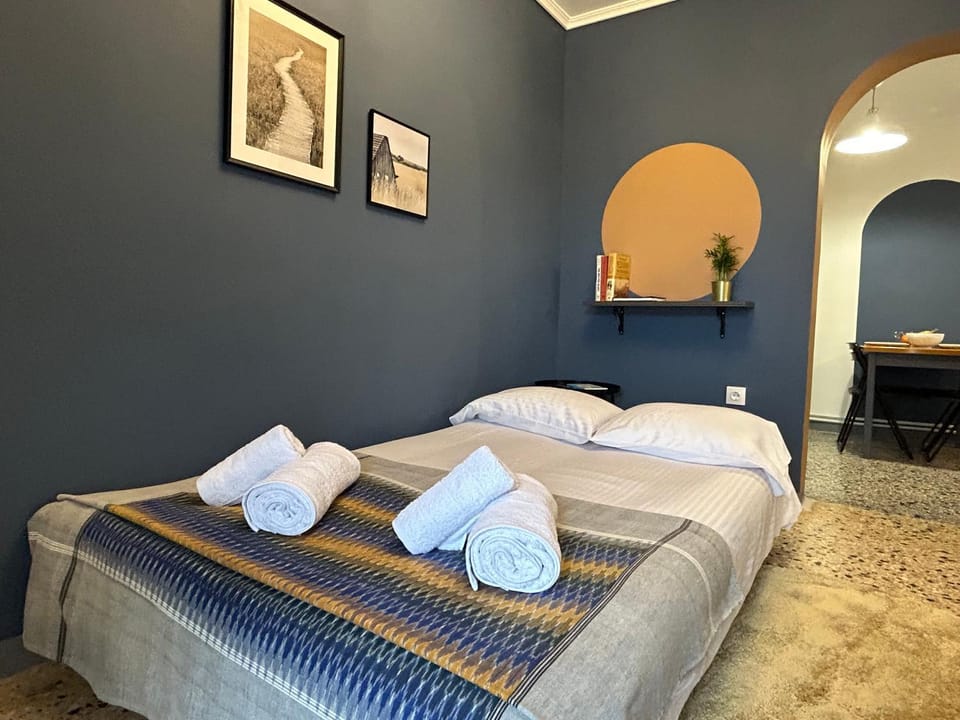 Bed, Living room