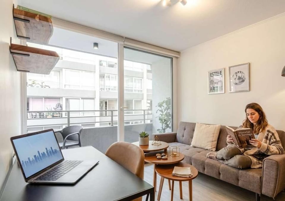 HOM I WiFi, AA, Gym, Lavanderia, Metro Parque Almagro Apartment in Santiago