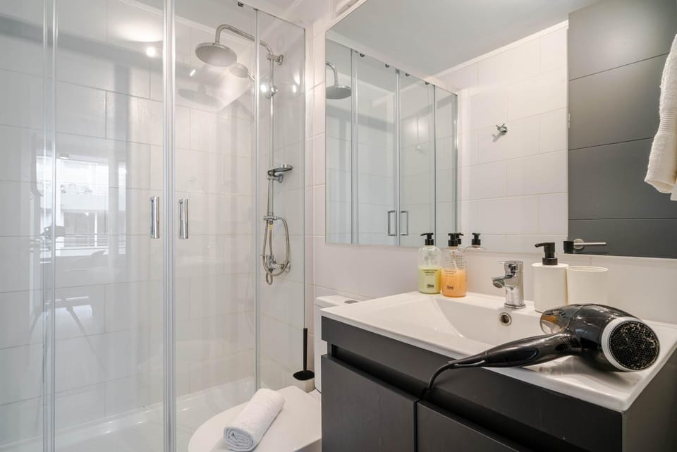 HOM I WiFi, AA, Gym, Lavanderia, Metro Parque Almagro Apartment in Santiago