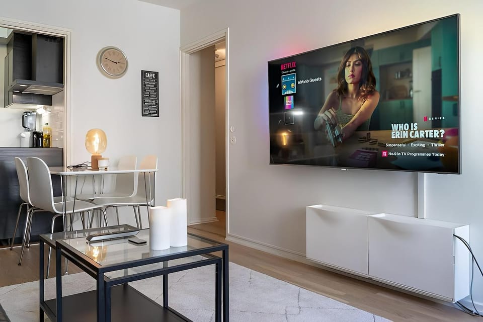 Communal lounge/ TV room, TV and multimedia, Living room, Dining area, Evening entertainment