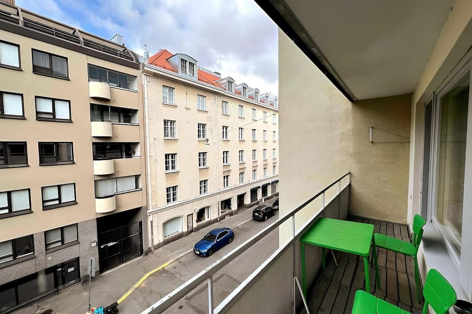 Balcony/Terrace, Street view