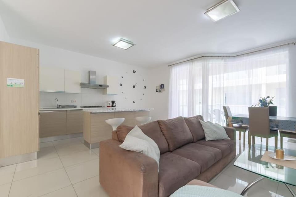 Spacious Apartment with Side Sea View Apartment in Saint Paul's Bay