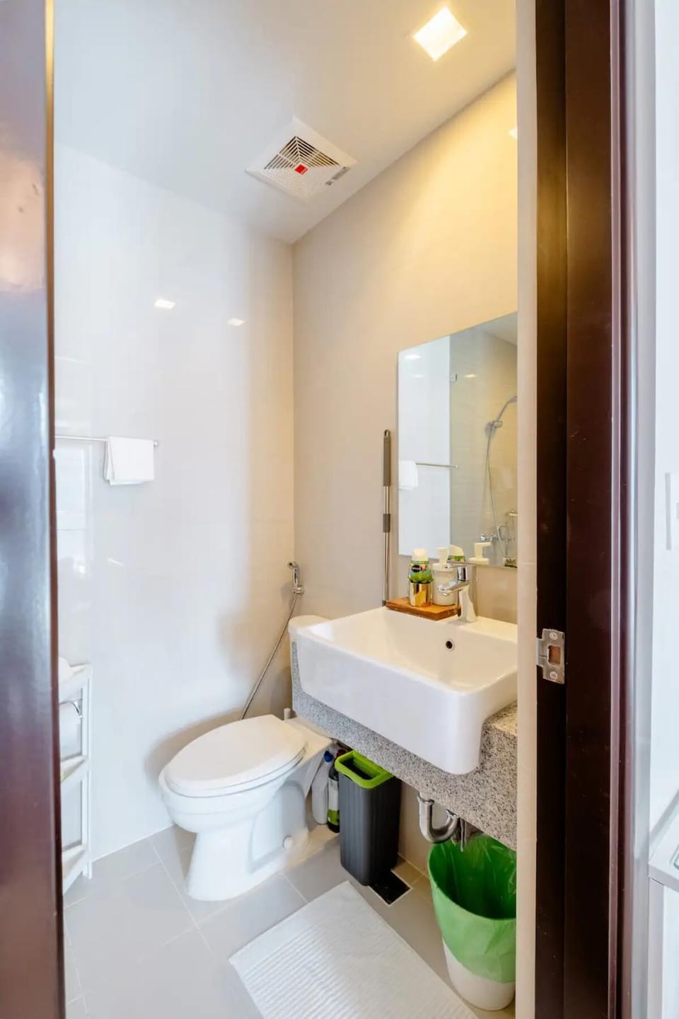 Uptown BGC Apartment in Makati