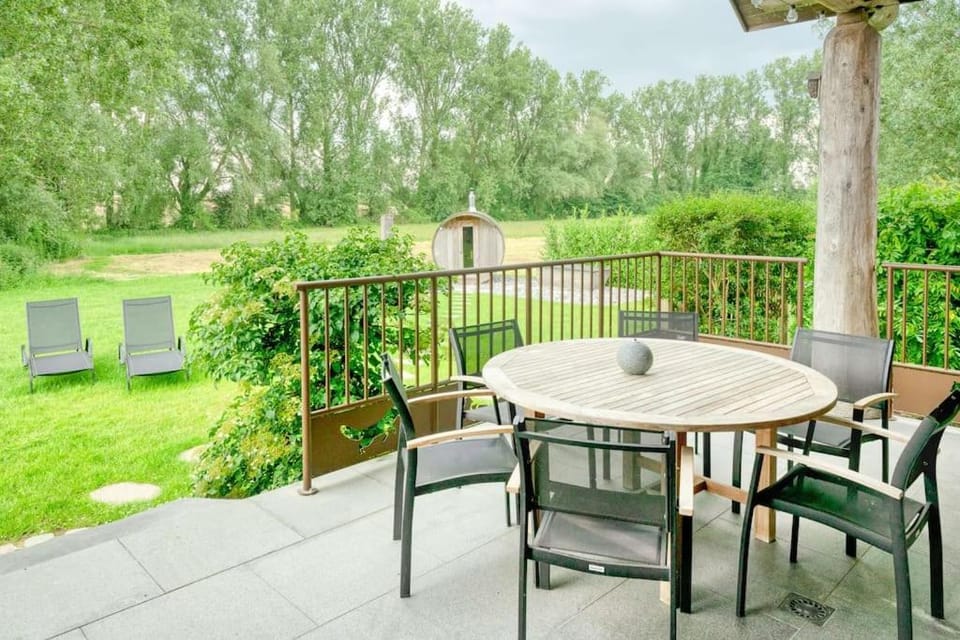 Cozy 4-Bedroom Chalet with Outdoor Spa in Zottegem Chalet in Zottegem