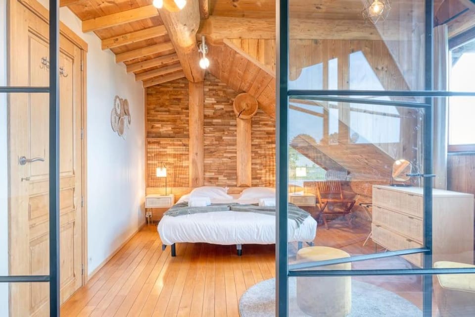 Cozy 4-Bedroom Chalet with Outdoor Spa in Zottegem Chalet in Zottegem