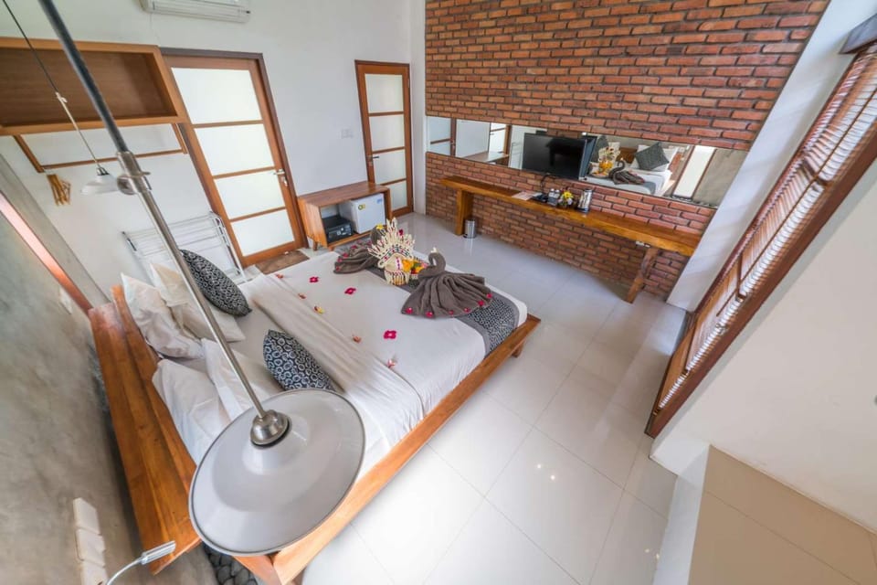 Bed, TV and multimedia