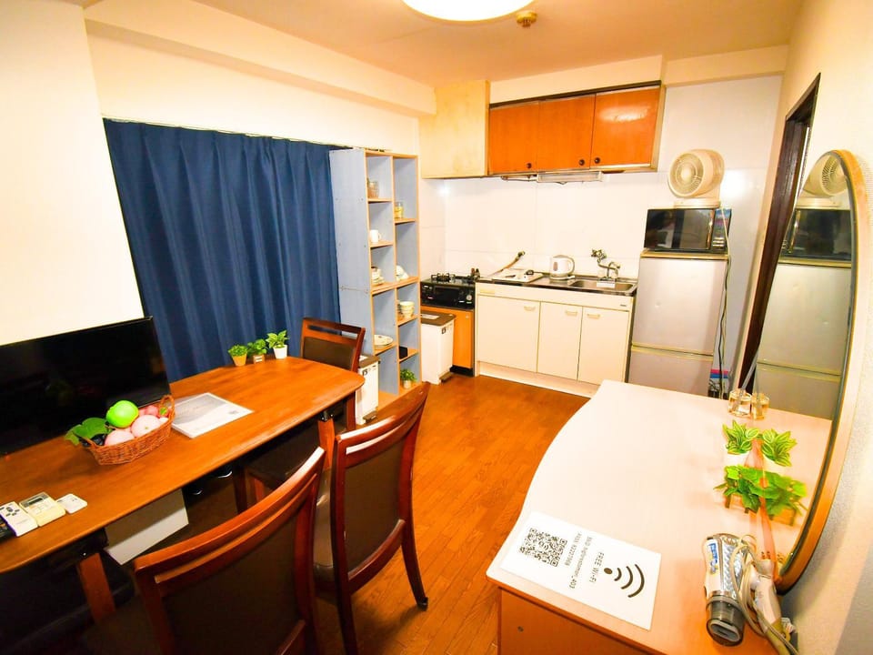 Kitchen or kitchenette, Dining area, kitchen