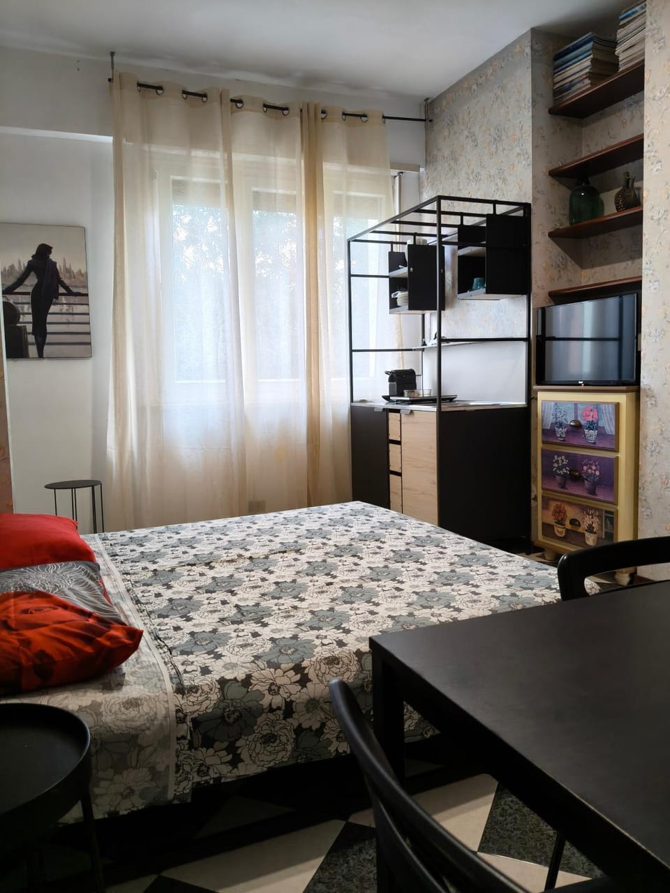 Bed, TV and multimedia, Kitchen or kitchenette, Photo of the whole room, Bedroom