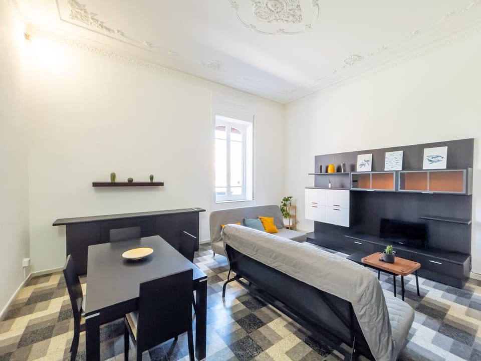TV and multimedia, Living room, Seating area, Dining area