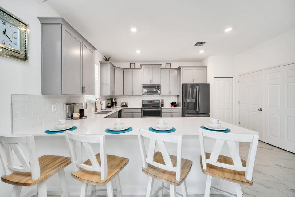 Brand New 6BD, Gameroom / Movie Theater And Pool House in Kissimmee