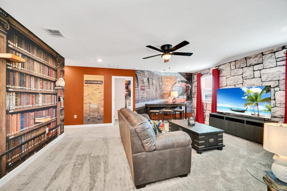 Brand New 6BD, Gameroom / Movie Theater And Pool House in Kissimmee