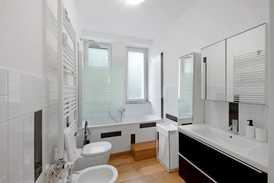 Shower, Toilet, Summer, Bathroom, View (from property/room), Text overlay, Garden view, Bath, hair dryier, heating, heating, towels, towels
