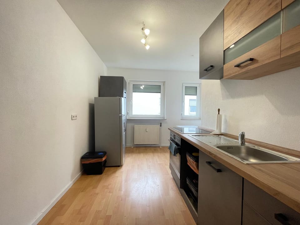Kitchen or kitchenette, oven