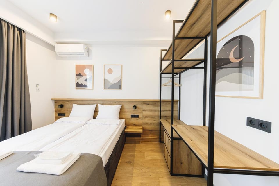 Bed, Photo of the whole room, Bedroom, air conditioner