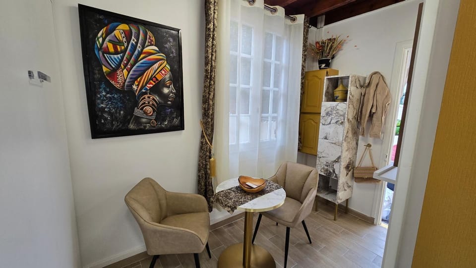 Mini Studio Doré 10m2 Apartment in Massy